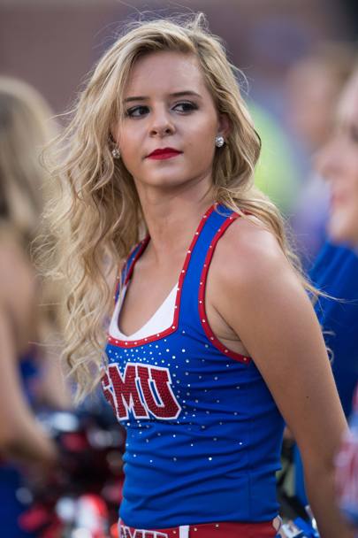 Dallas, Texas - Una corrucciata cheerleader dei Southern Methodist Mustangs (Reuters)